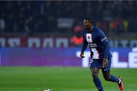 تقارير: باريس سان جيرمان يقترب من تجديد عقد نونو مينديز حتى 2029